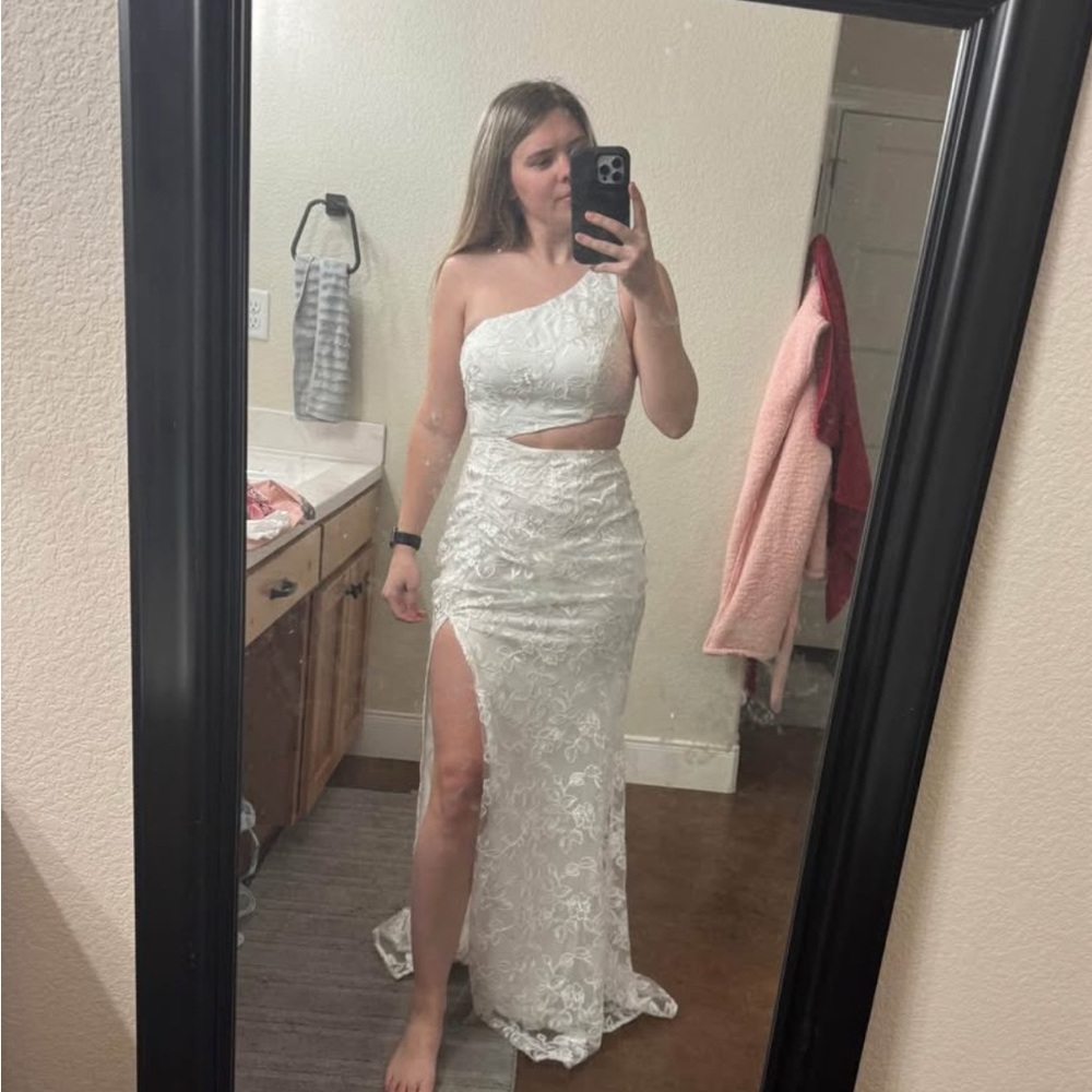 Elegant White One-Shoulder Lace Dress